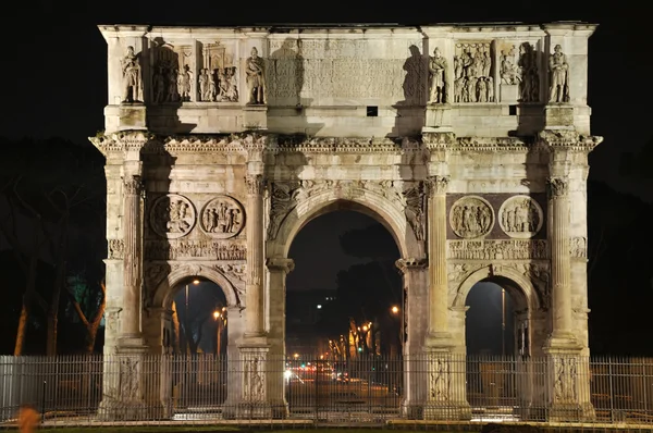 Арка Константина ночью — стоковое фото