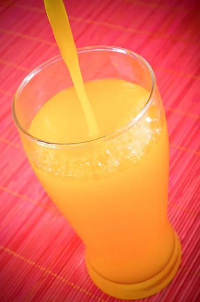 Jugo de naranja en el vaso —  Fotos de Stock