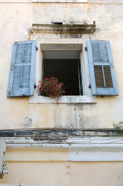 Κακή μορφή παράθυρο — Φωτογραφία Αρχείου