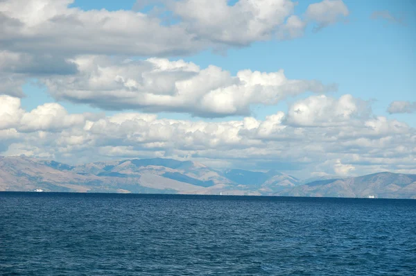 Maountains 및 바다 — 스톡 사진