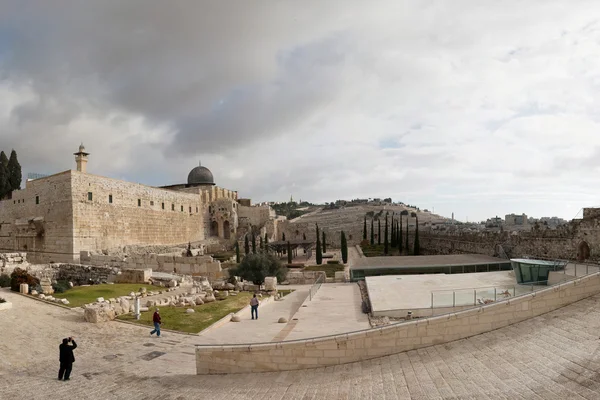 turistler, Kudüs, İsrail Tapınağı kalıntıları.