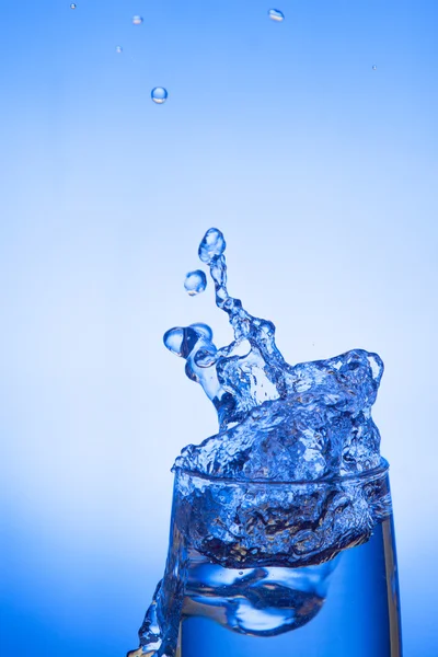 Vidrio y agua — Foto de Stock