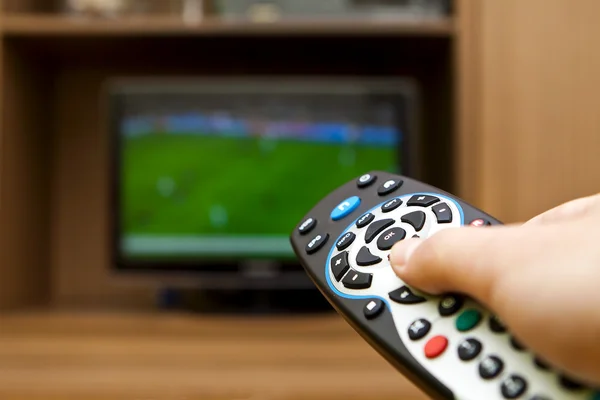 TV-fjärrkontrollen. TV-fotboll. — Stockfoto