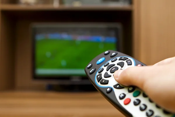 Controle Remoto de TV. Futebol televisivo . — Fotografia de Stock
