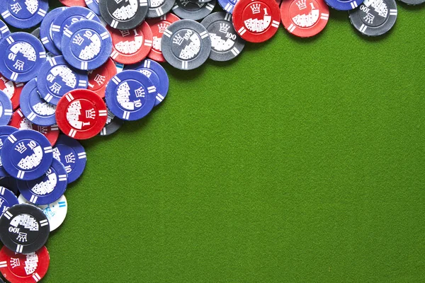 Gambling chips on green felt — Stock Photo, Image