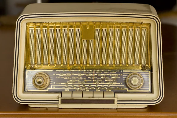 아주 오래 된 라디오입니다. 빈티지 라디오 — 스톡 사진
