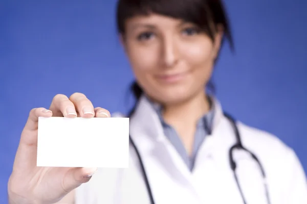 Women Doctor holding blank card — Stock Photo, Image