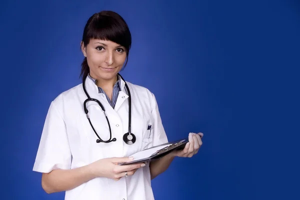Trabajador de la salud joven. Doctora sonriendo . —  Fotos de Stock