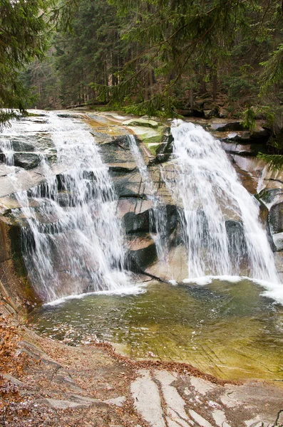 Mumlawskij-Wasserfall — Stockfoto