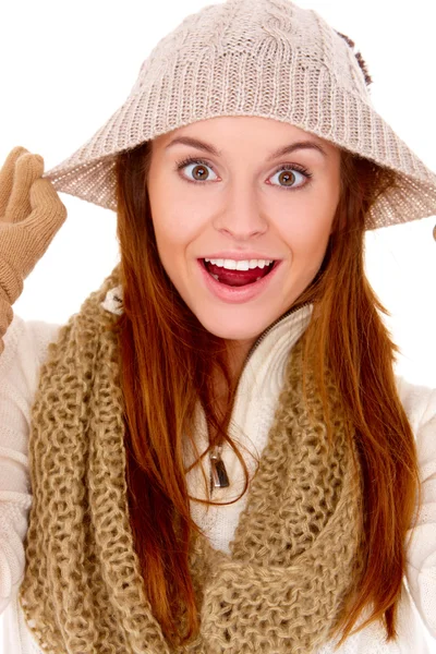 Mujer hermosa vistiendo ropa de invierno caliente — Foto de Stock
