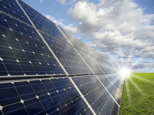 Солнечная электростанция - фотоэлектрика — стоковое фото