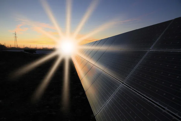 太阳能电站-光伏发电 — 图库照片