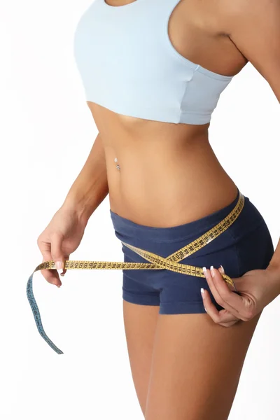 아름 다운 허벅지의 완벽 한 형태를 측정 하는 여자. 그녀는 무게를 잃을 로열티 프리 스톡 이미지