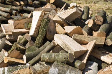 doğranmış kuru odun yığını