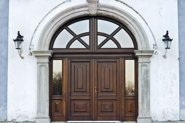 Gran puerta vieja — Foto de Stock