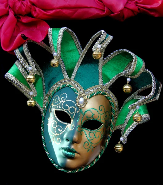 Groene carnaval jester masker met klokken — Stockfoto