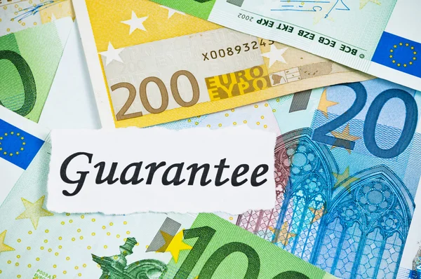 Gwarancji finansowych koncepcji z banknotów euro — Zdjęcie stockowe