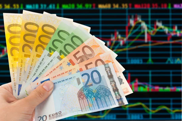 Eurosedlar med sotck eller exchange handel analys av data — Stockfoto