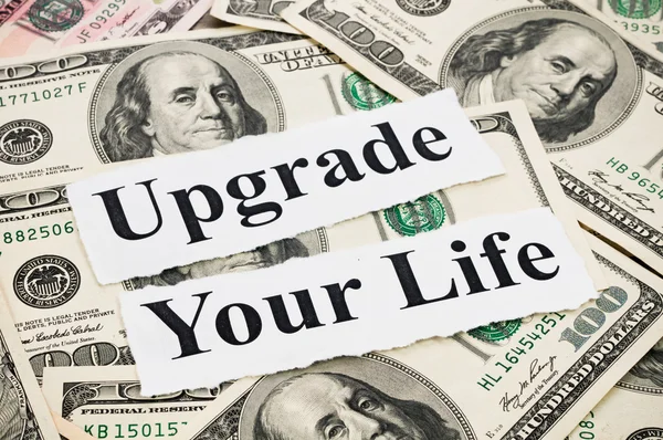 Uppgradera ditt liv med pengar — Stockfoto