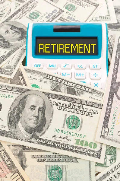 Słowo emerytury na calulator z zauważa amerykański — Zdjęcie stockowe