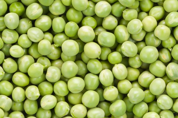 Full of fresh green peas — Stock Photo, Image