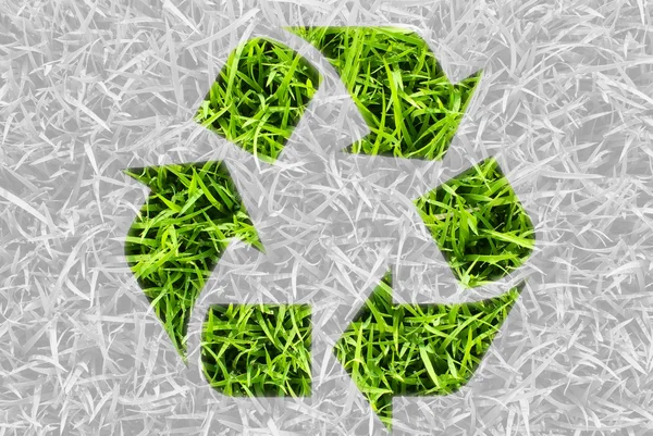 Reciclar para a natureza verde, símbolo por folhas de grama fresca . — Fotografia de Stock