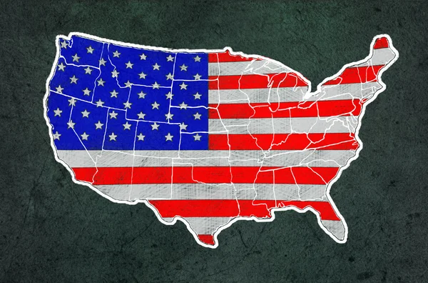 Amerika karta med flagga rita på grunge blackboard — Stockfoto