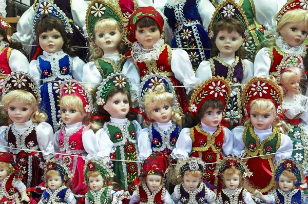 Ungarische Puppen in Kostümen — Stockfoto