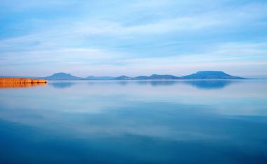 balaton Gölü ve günbatımı, Macaristan'ın sönmüş yanardağlar