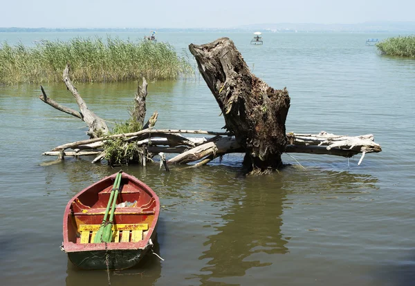 Połów Łódka nad jeziorem balaton, Węgry — Zdjęcie stockowe