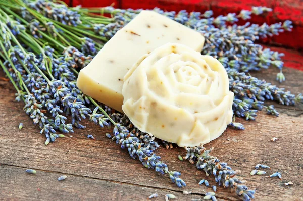 Hausgemachte Seife mit Lavendel — Stockfoto
