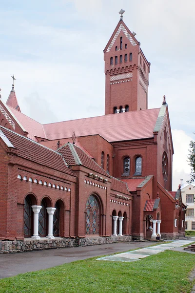 Una chiesa si trova a Minsk — Foto Stock