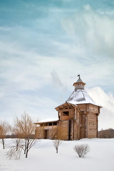 Bratsk palissaden tower — Stockfoto