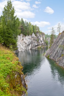 Mermer kanyona Karelya