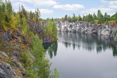 Mermer kanyona Karelya