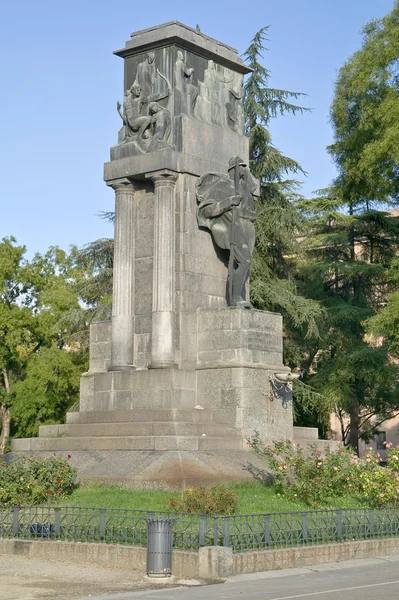 Reggio Emilia. Monument — Stockfoto