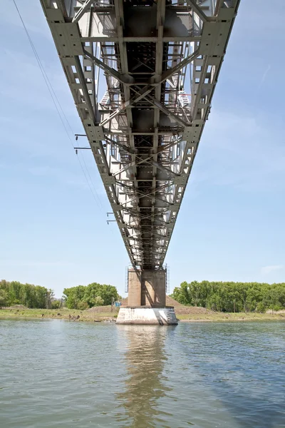 Weergave van brug van onderen — Stockfoto