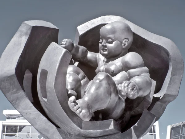 Sculpture is the Gold child — Stock Photo, Image
