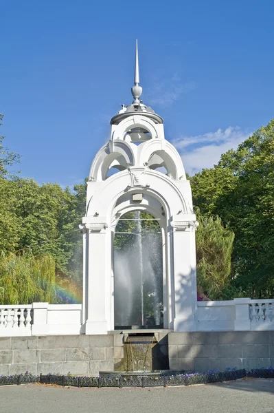 Είσοδος στο πάρκο. πόλη Χάρκοβο — Φωτογραφία Αρχείου