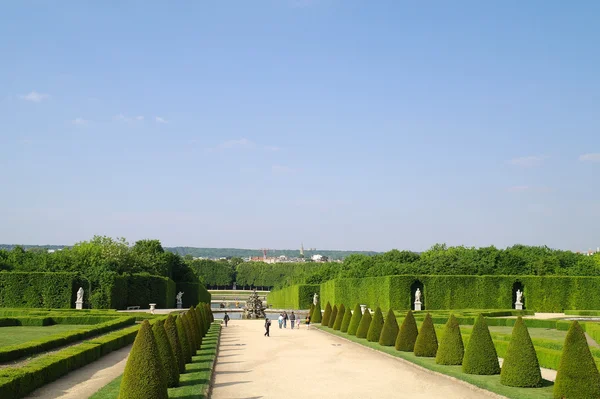 Karmaşık bir Versailles Sarayı parkta — Stok fotoğraf