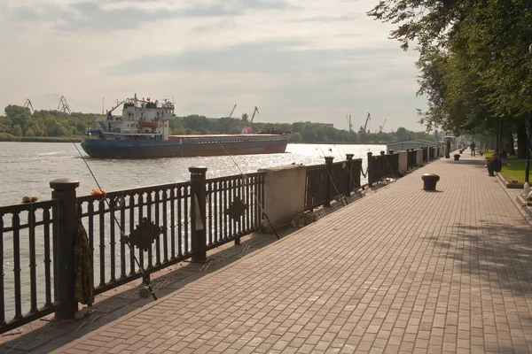 莫斯科的堤防 — 图库照片
