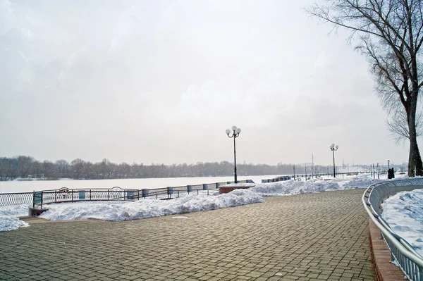 Dijk van de rivier sozh — Stockfoto