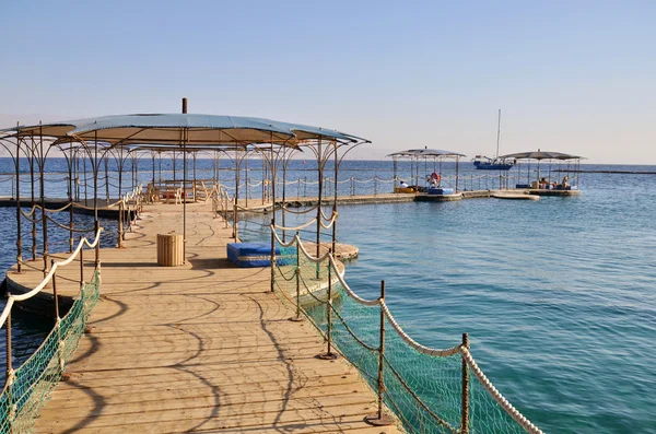 Pier no mar na cidade de Eilat — Fotografia de Stock