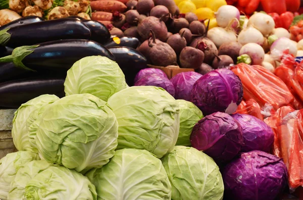 Primer plano de muchas verduras de colores — Foto de Stock