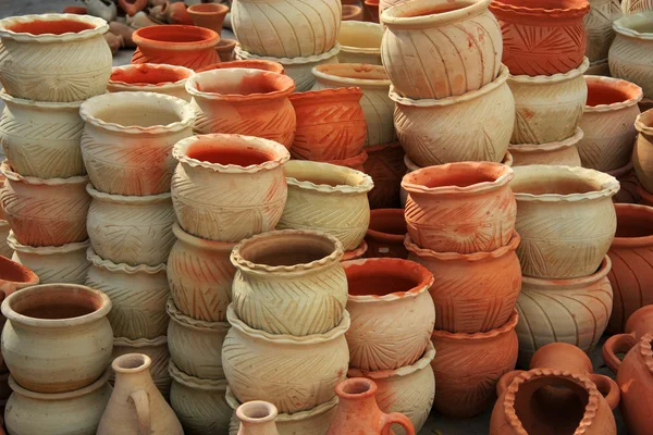 Pots in the window of a potter 's workshop — стоковое фото