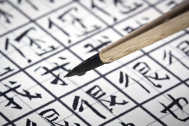 Çince karakterler yazmak öğrenme