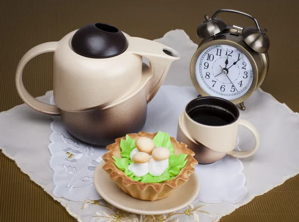 Breakfast at 12:00, coffee and cake — Stock Photo, Image