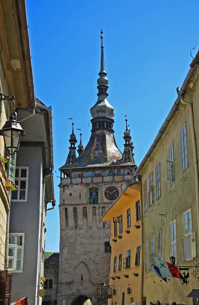 Eski sokak ve Ortaçağ Katedrali — Stok fotoğraf