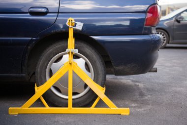 Car weel clamped clipart
