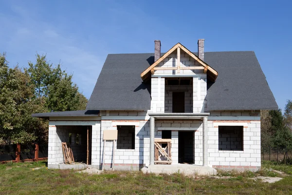 れんが造りの未完成の家 — ストック写真